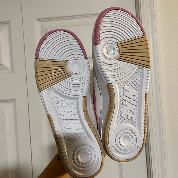 Nike Gamma Force Sneakers - Picture 2 of 5